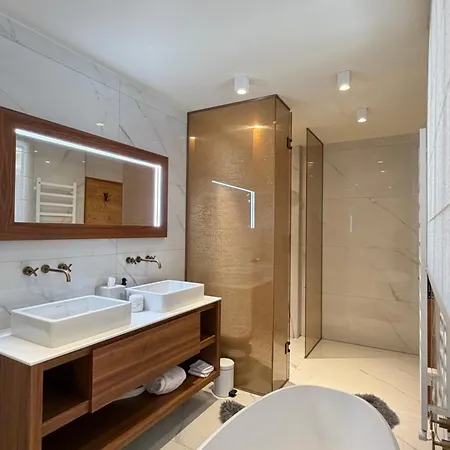 Penthouse View Est 1850 شقة *